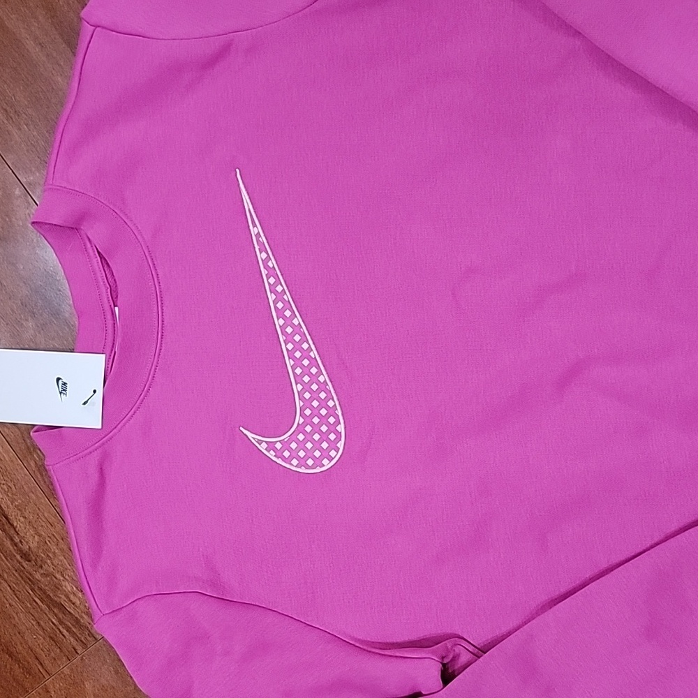 NWT Women's Nike crew neck sweatshirt - Picture 2 of 5